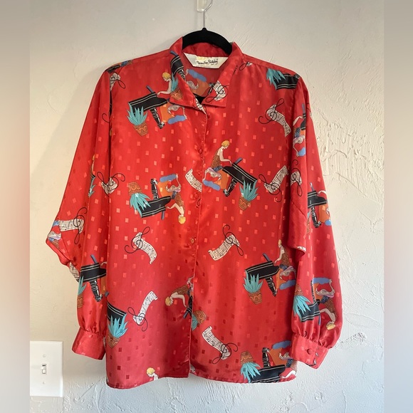 Beautiful Vintage DVF blouse - Picture 10 of 15